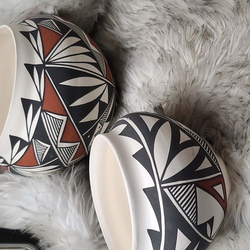 Authentic Native American Handpainted Pots - Picture 3 of 4